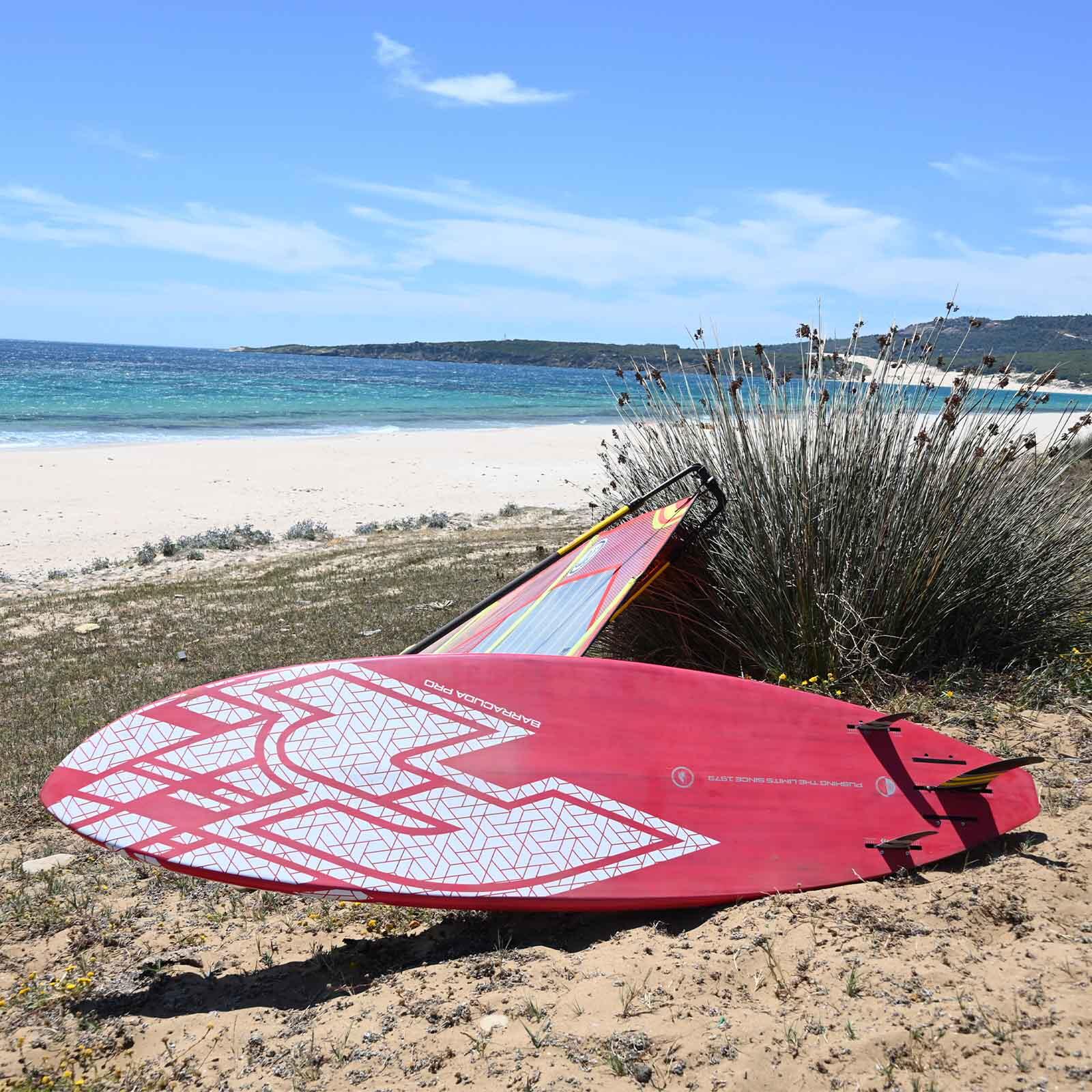 F2  Windsurfboard Barracuda Pro 94 l Rot/Weiss 2/3