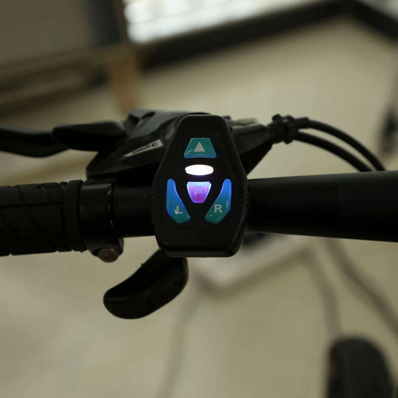 Vesta reflectorizanta bicicleta cu lumina LED si telecomanda, bretele ajustabile