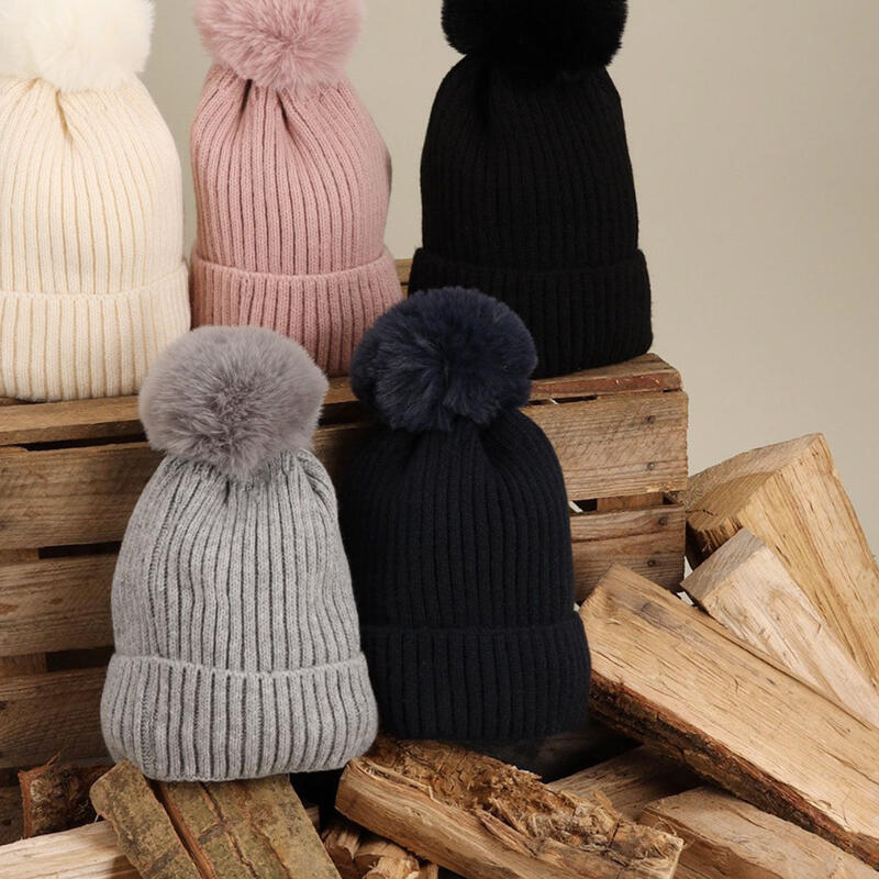 Bonnet thermique avec pompon dames Noir