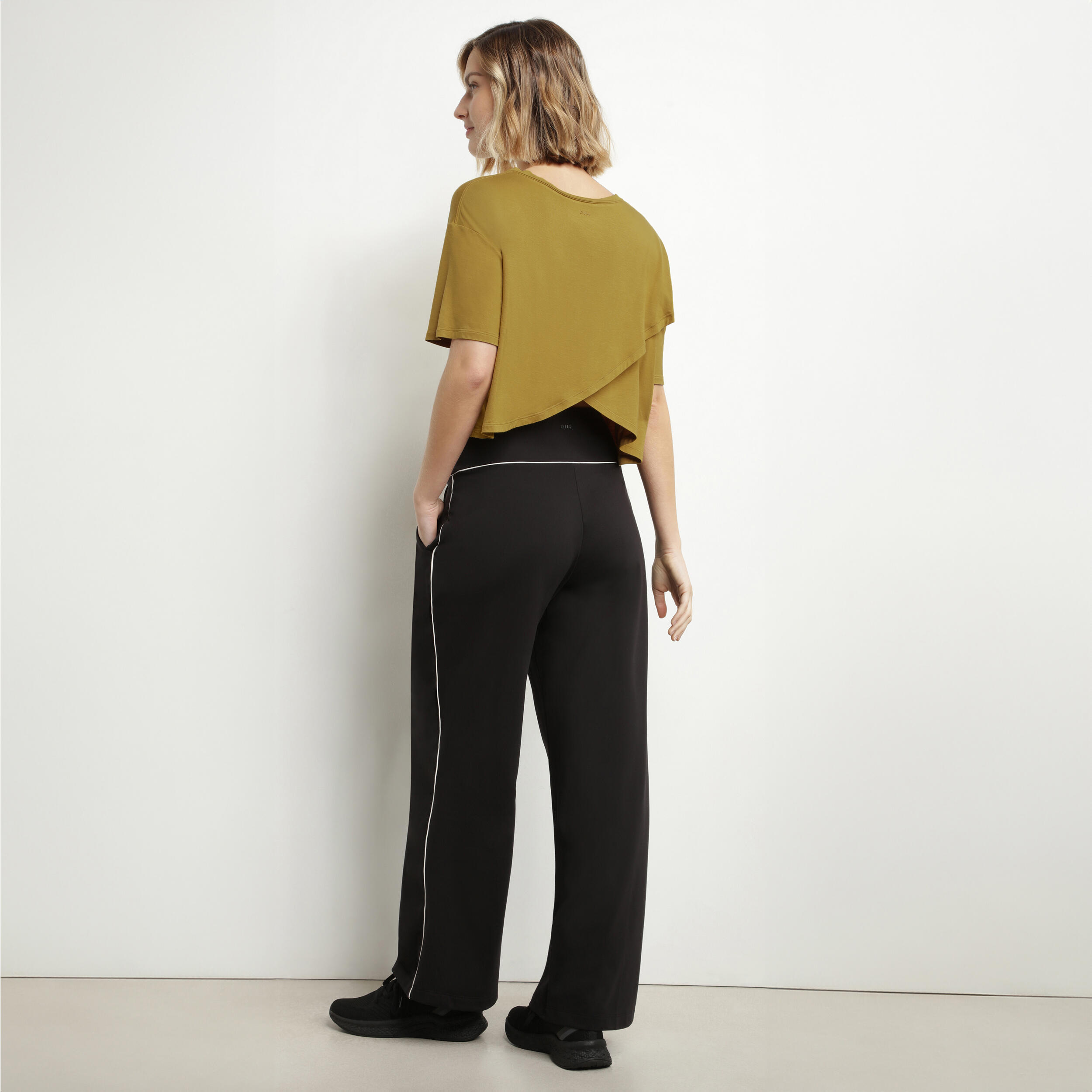 T-Shirt Court Col Rond Femme Dim Move 4/7