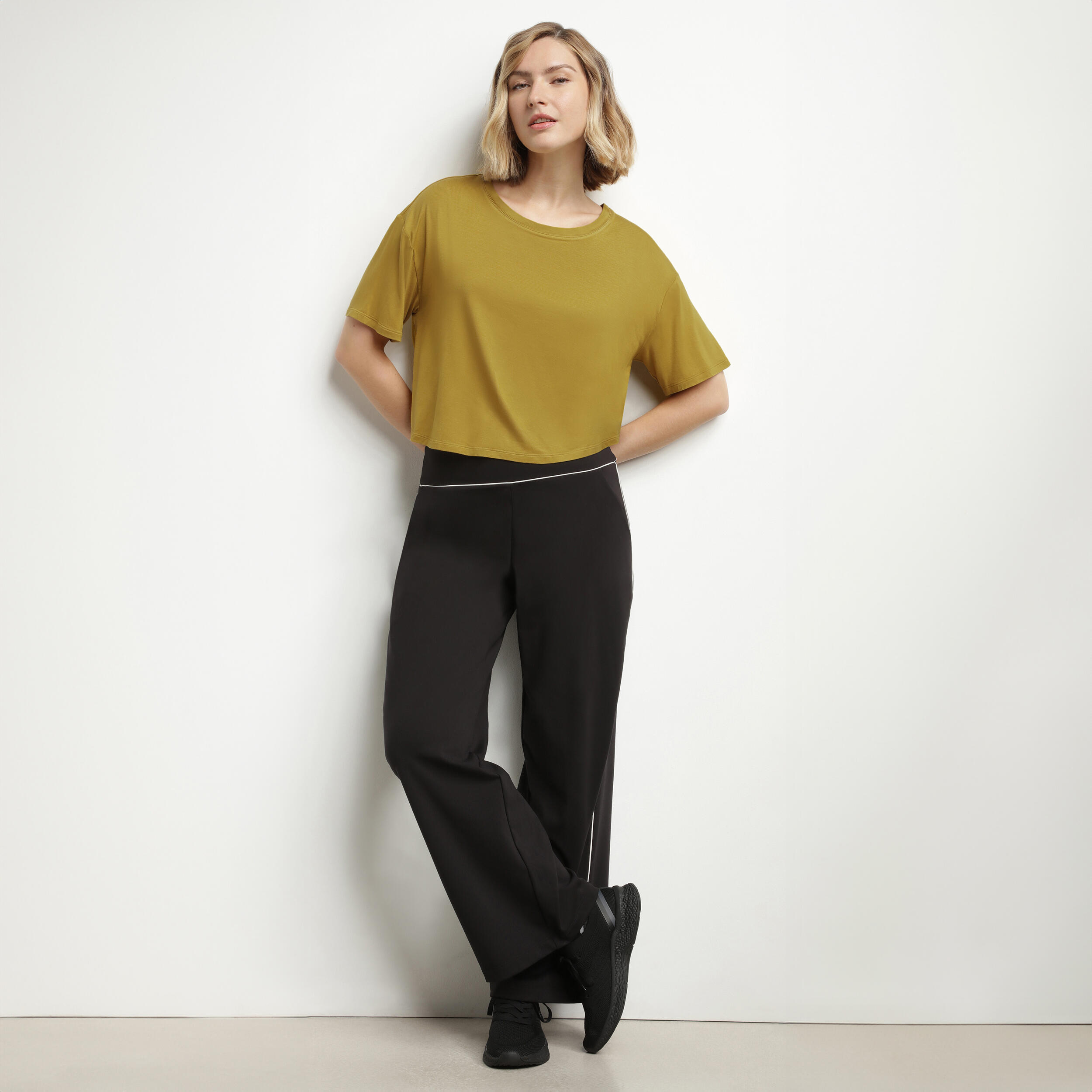 T-Shirt Court Col Rond Femme Dim Move 3/7