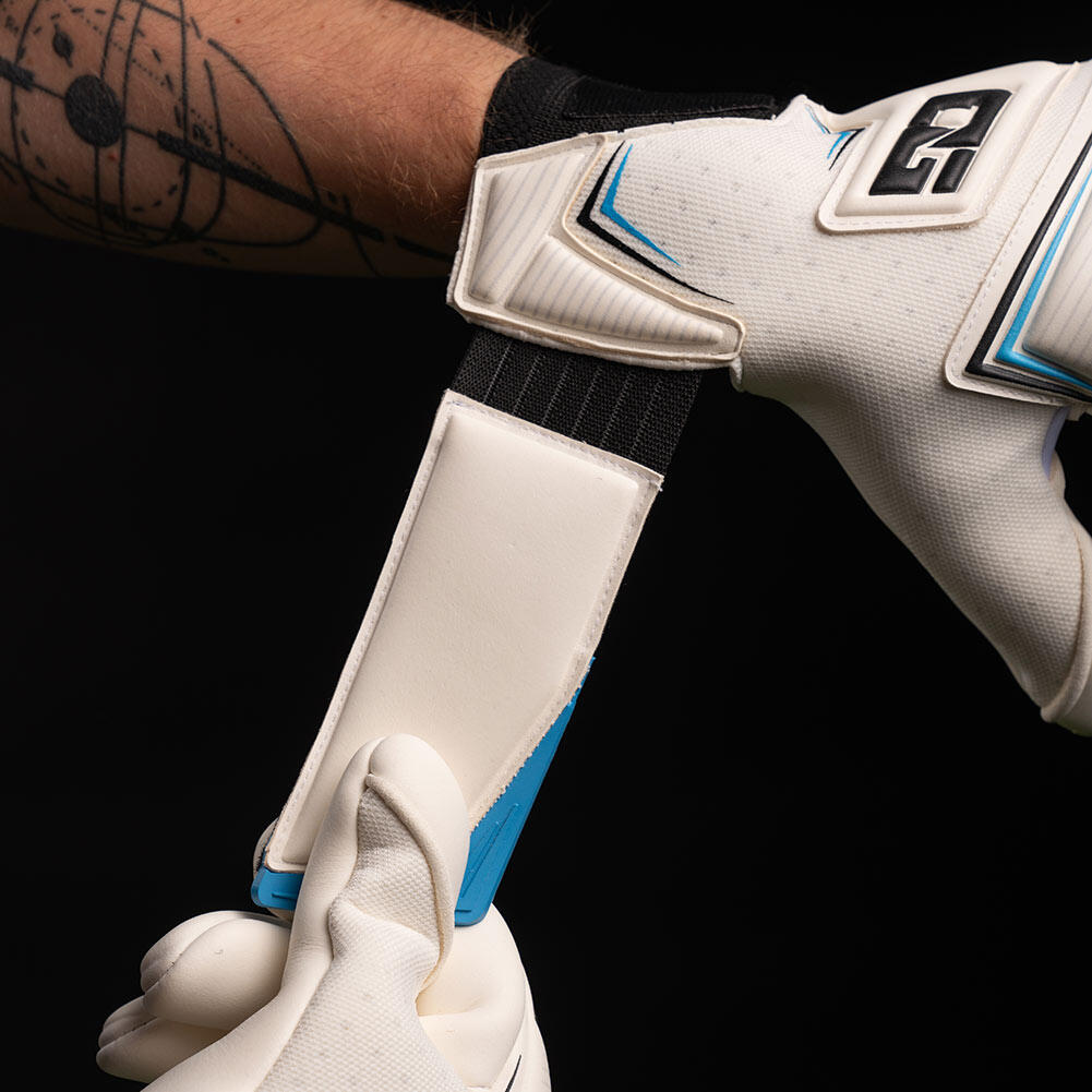 ONE NXT Pro SL Goalkeeper Gloves 3/4