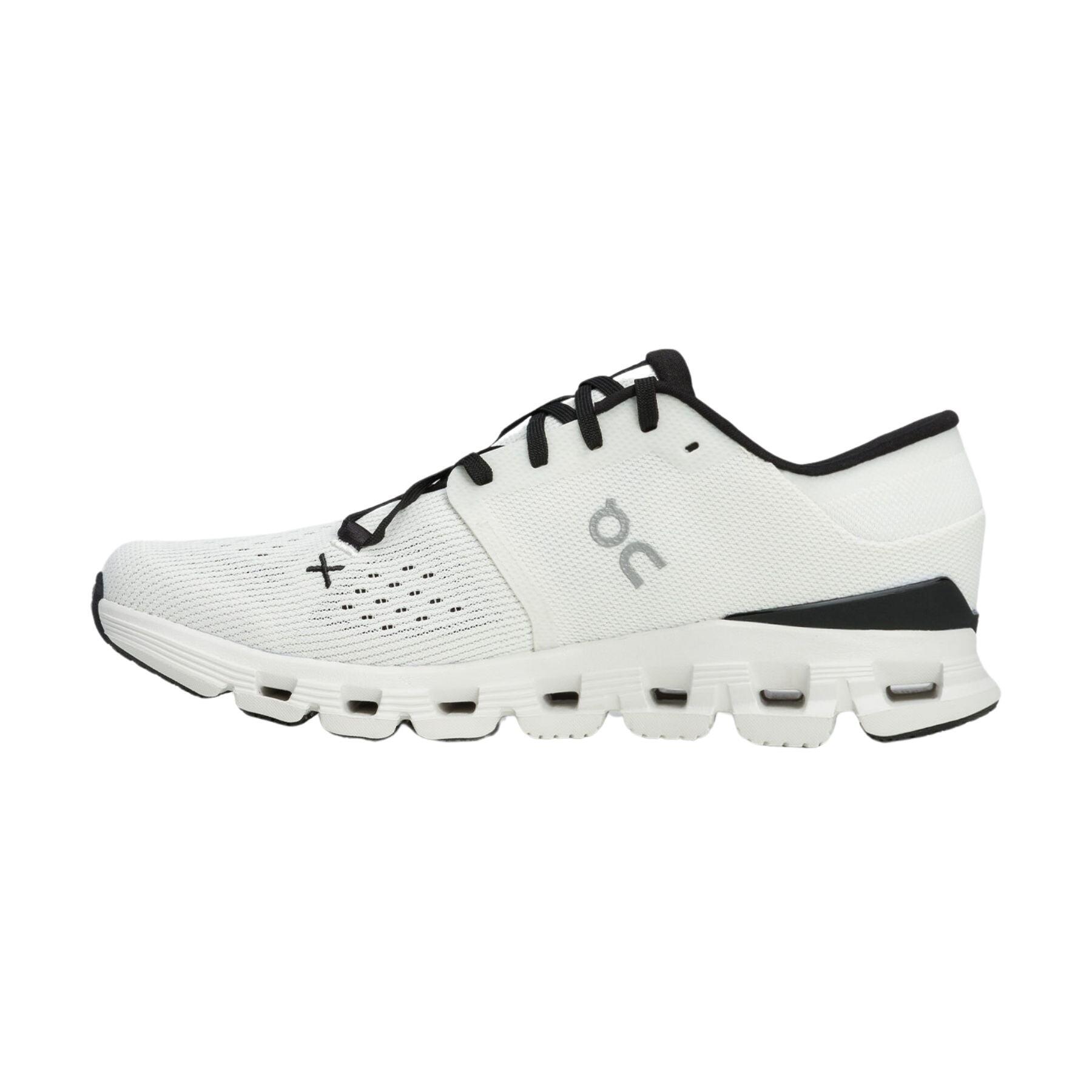 ON RUNNING Dámské běžecké boty Running Cloud X 4
