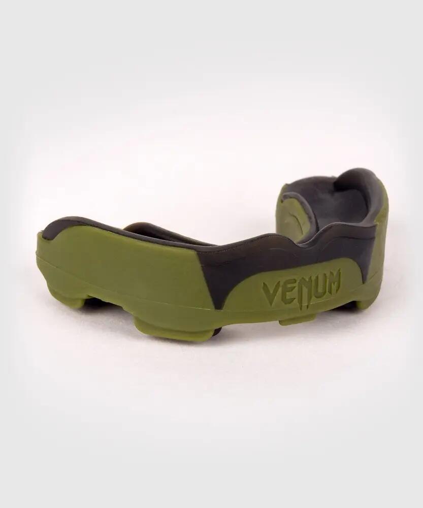 Protector bucal Venum Predator color caqui/negro 4/4