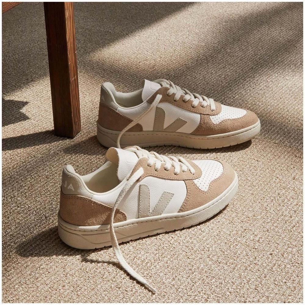 Zapatillas para mujer Veja V-10 chromefree en color beige 4/5