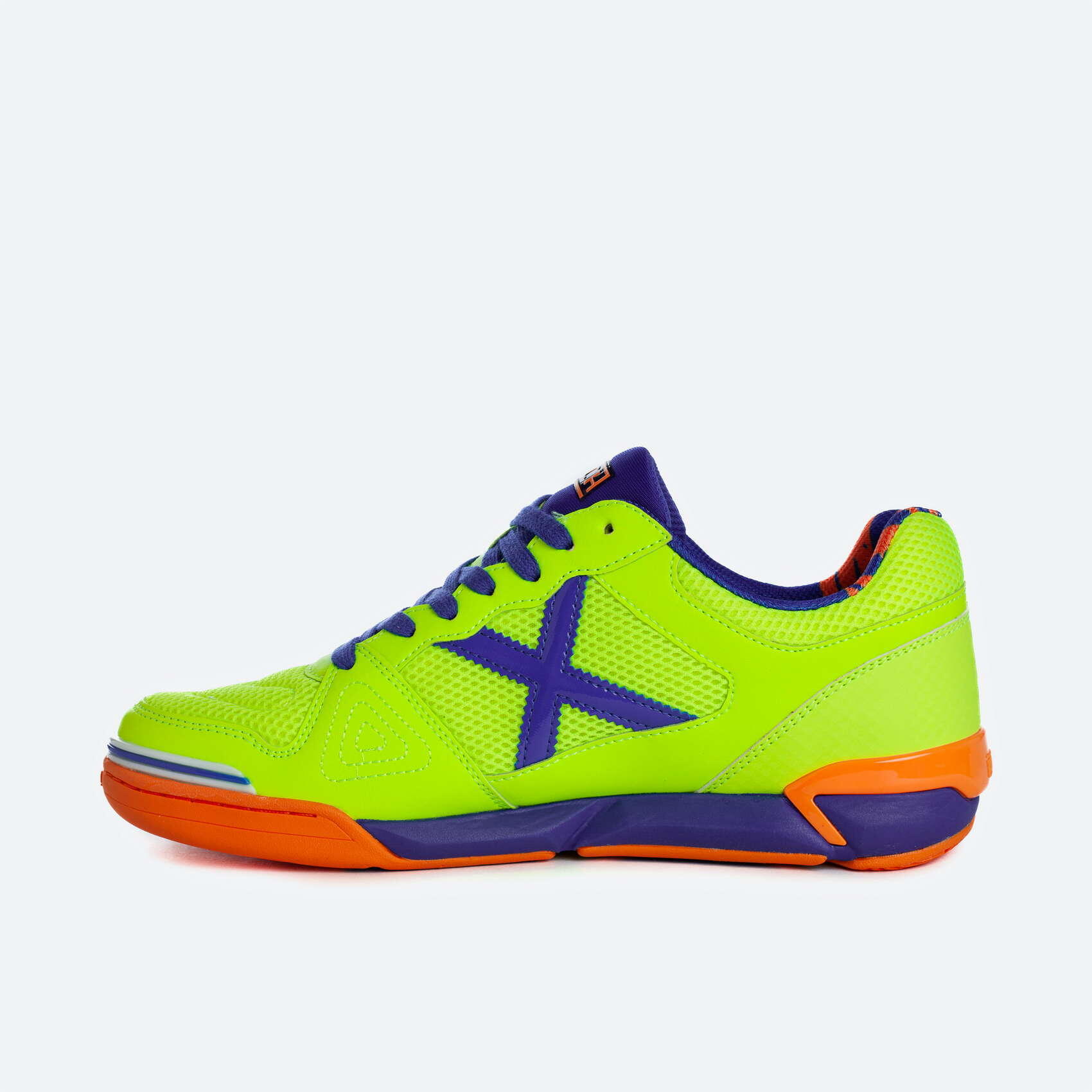 Scarpe Munich modello 3071050 per uomini 3/5
