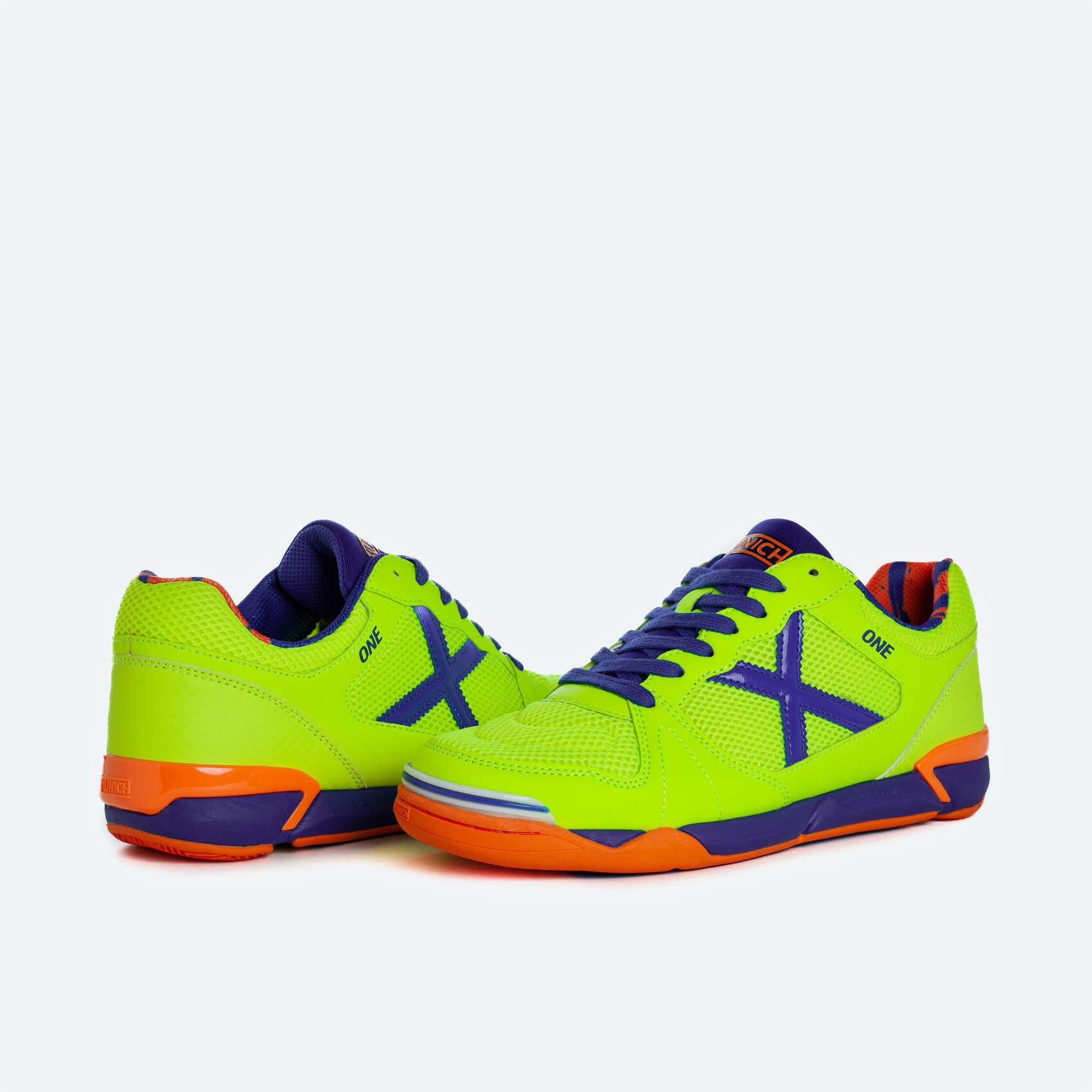 Scarpe Munich modello 3071050 per uomini 2/5