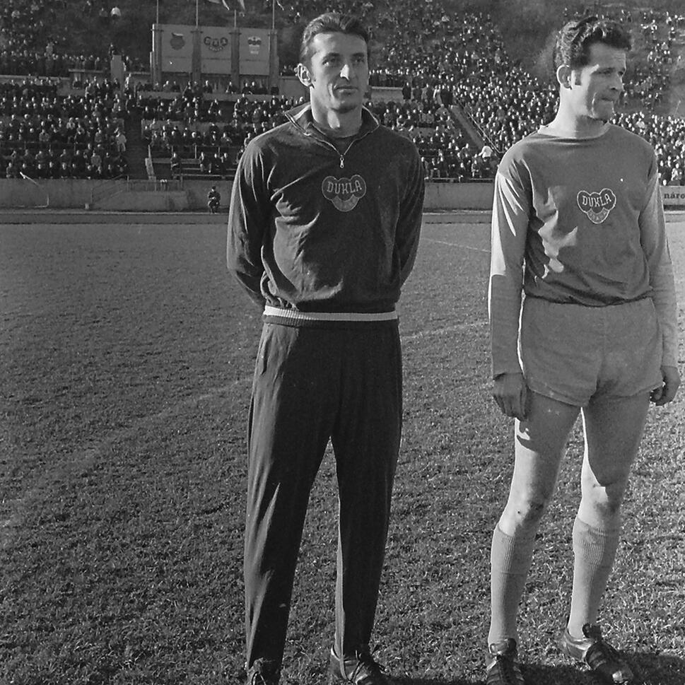 Bluza piłkarska retro dla dorosłych Dukla Praga 1968 - Czerwony