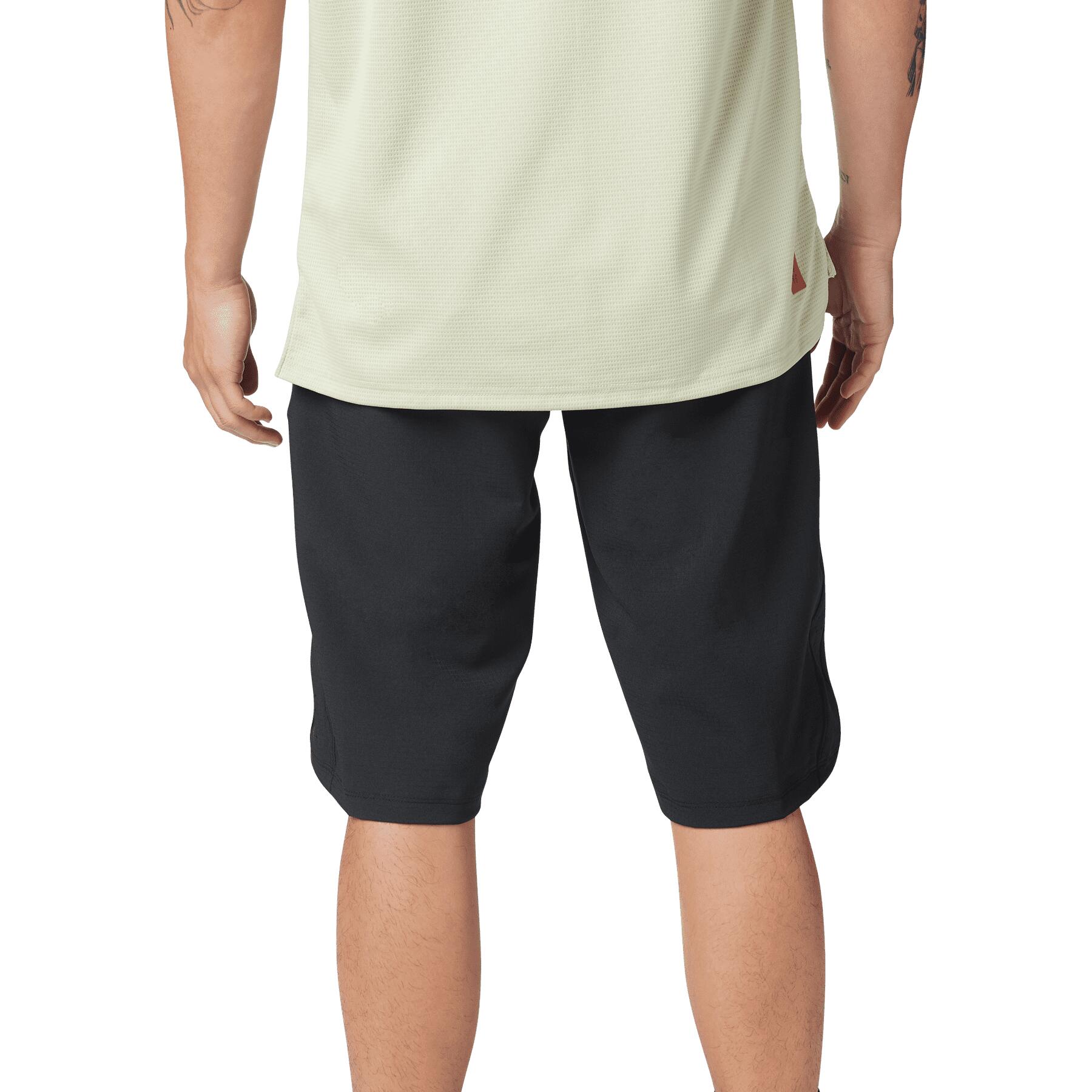 Defend Shorts - Black 4/7