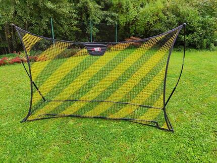 Rückprallnetz 240 x 150cm - Ideal zum Fußballspielen + BALL.