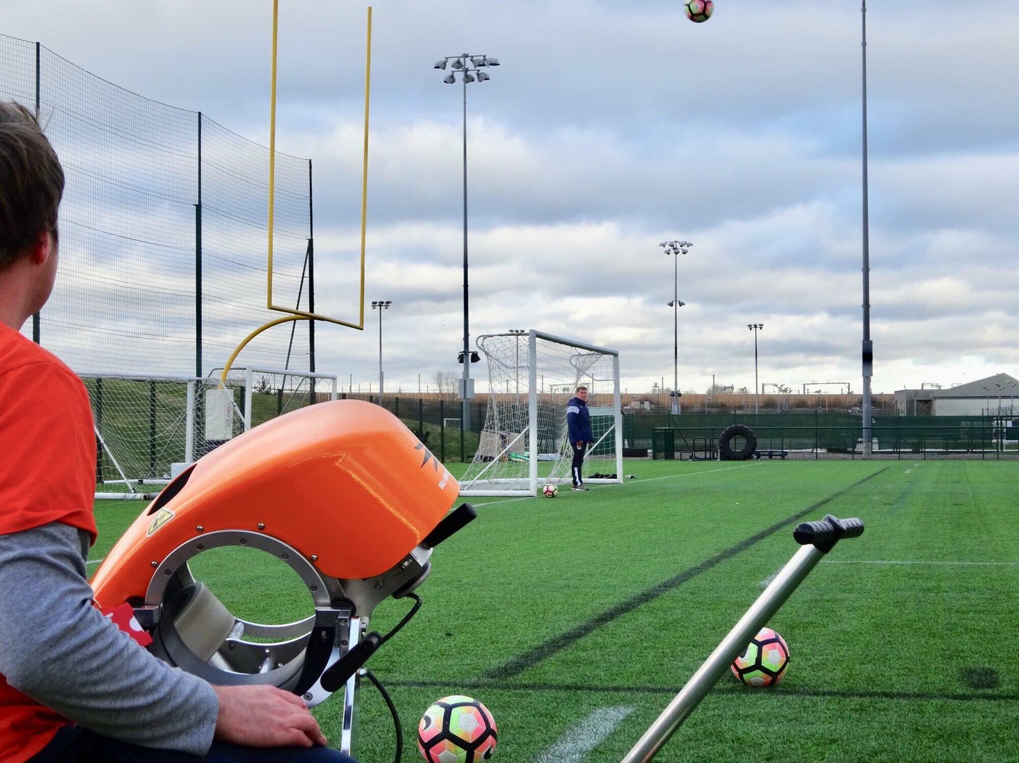 Máquina Lanza Balones de Fútbol PREMIUM 2/7