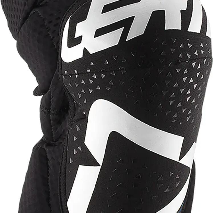 WHITE / BLACK