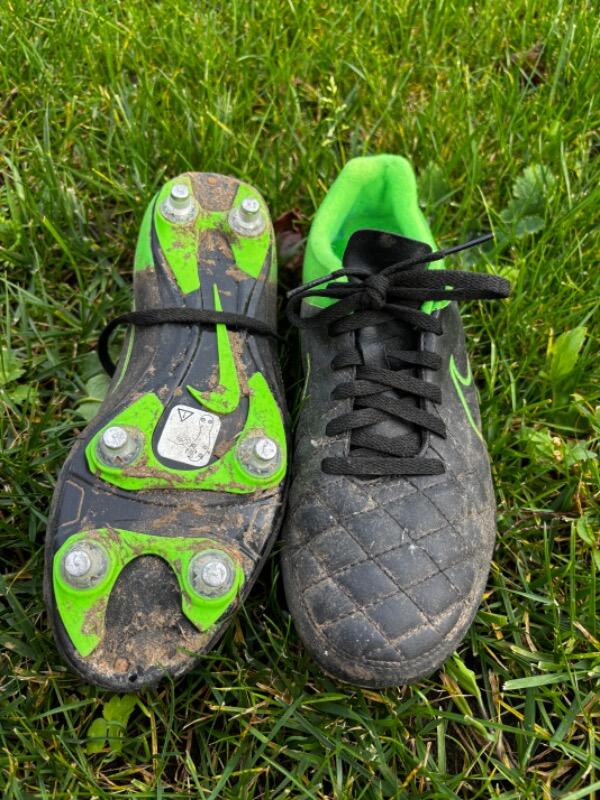 Tussen Particulieren - Nike tempo voetbalschoenen met ijzeren noppen maat 39 2/4