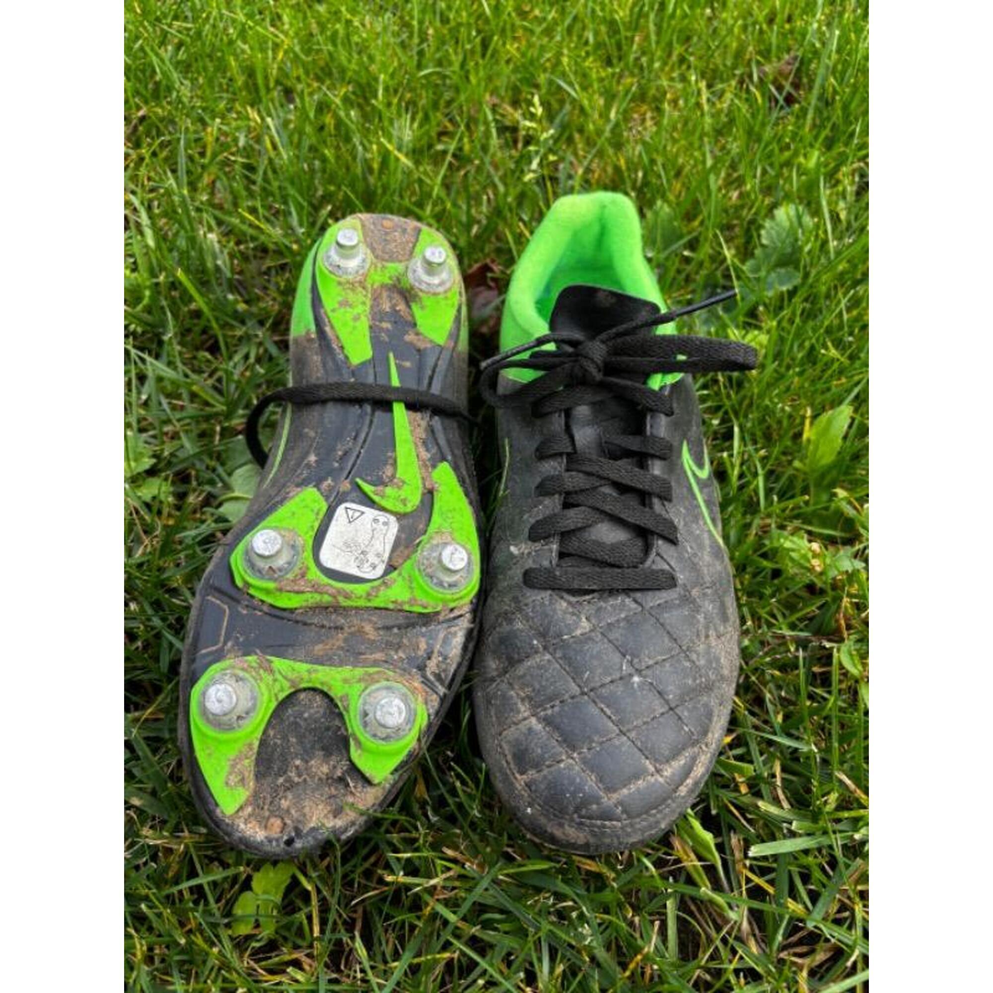 Entre Particuliers - Chaussures de football Nike tempo avec crampons en fer T39