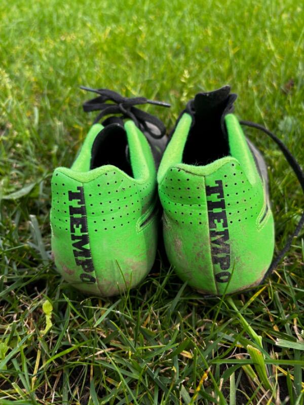 Tussen Particulieren - Nike tempo voetbalschoenen met ijzeren noppen maat 39 4/4