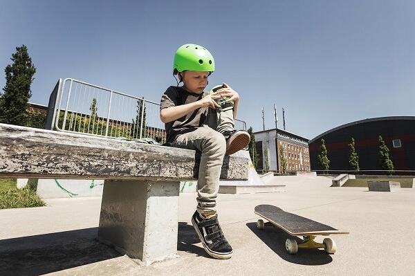 Hudora Skatehelm mit schlagfestem ABS und weicher EPS-Polsterung 2/6
