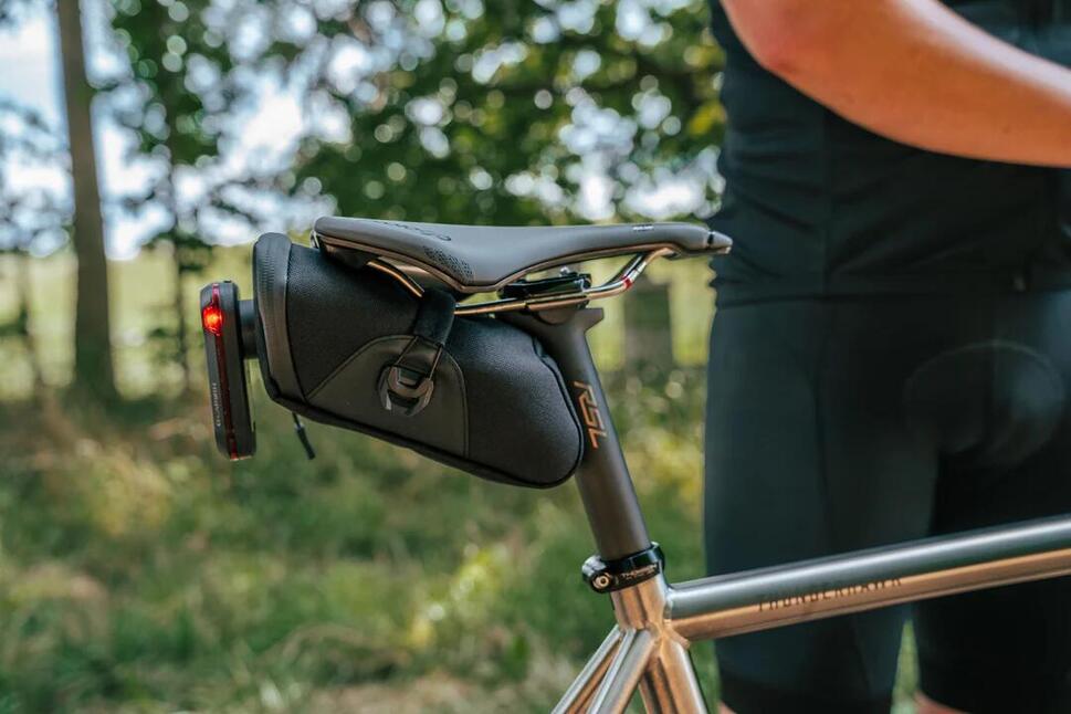 Torba pod siodełko z uchwytem Garmin Varia - KOM Cycling SB01 Mała - ok. 0,4l