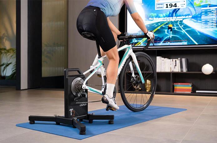 Trenażer rowerowy CYCPLUS T2 BL 3/7