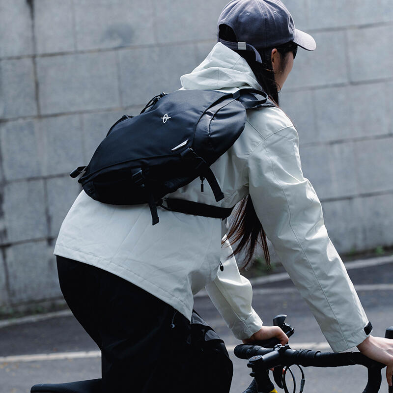 Star Chaser Crossbody Bag 4L - Black