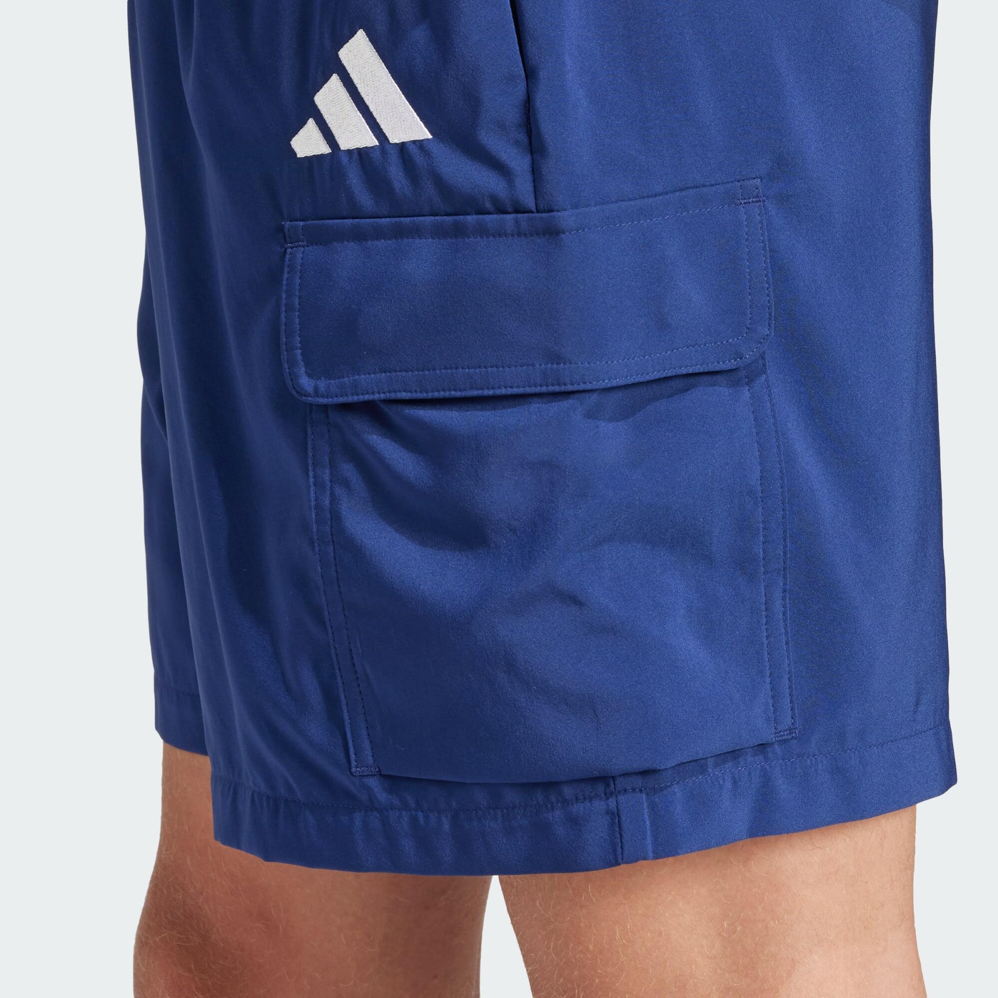 Essentials Small Logo Cargo Chelsea Shorts 4/6
