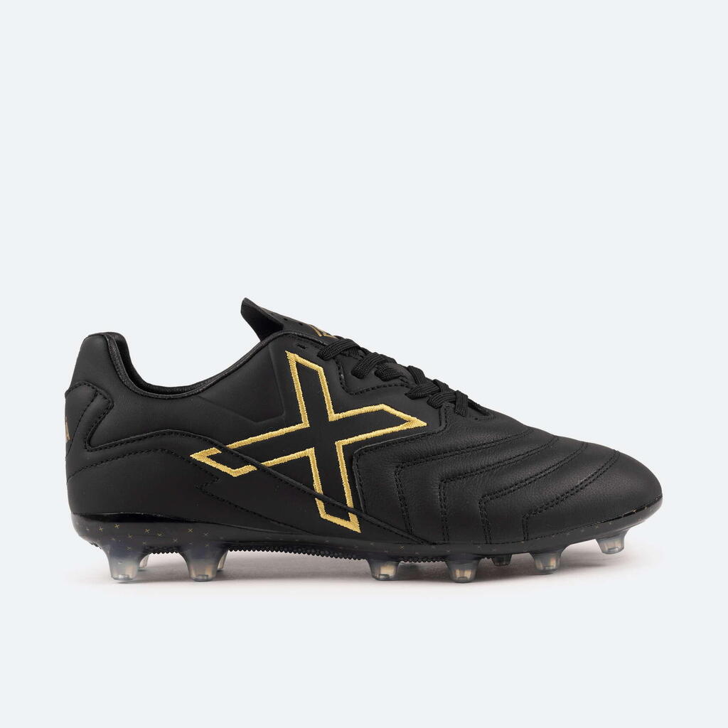 Soccer boots Munich model 2601007 for man