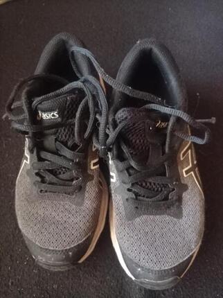 Entre Particuliers - Chaussure de sport Asics taille 33