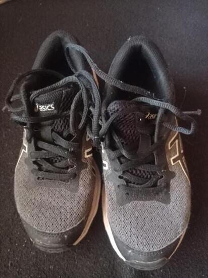 Entre Particuliers - Chaussure de sport Asics taille 33