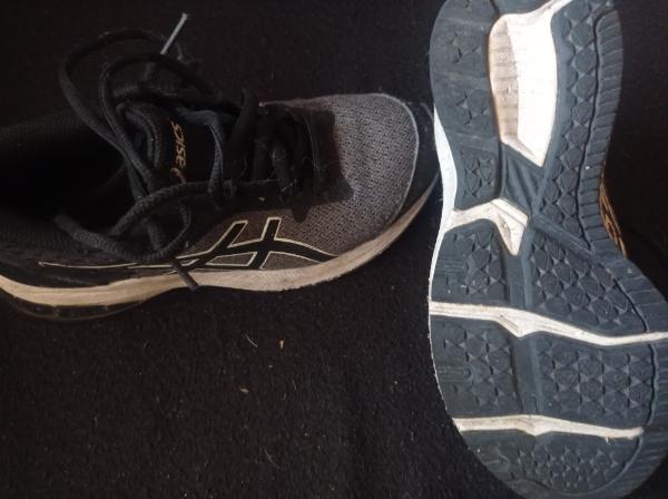 Entre Particuliers - Chaussure de sport Asics taille 33 2/2