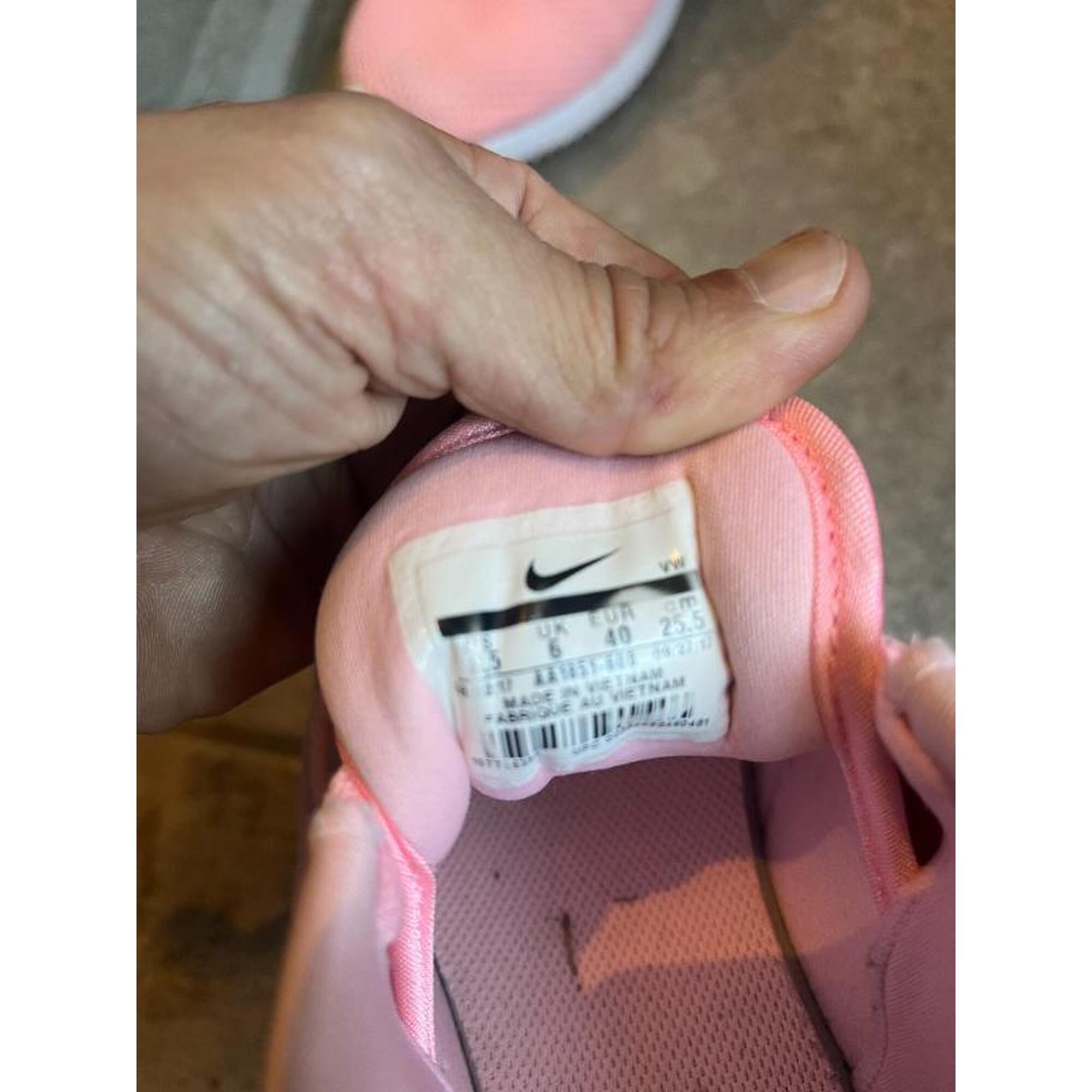 Entre Particuliers - Chaussure Nike rose