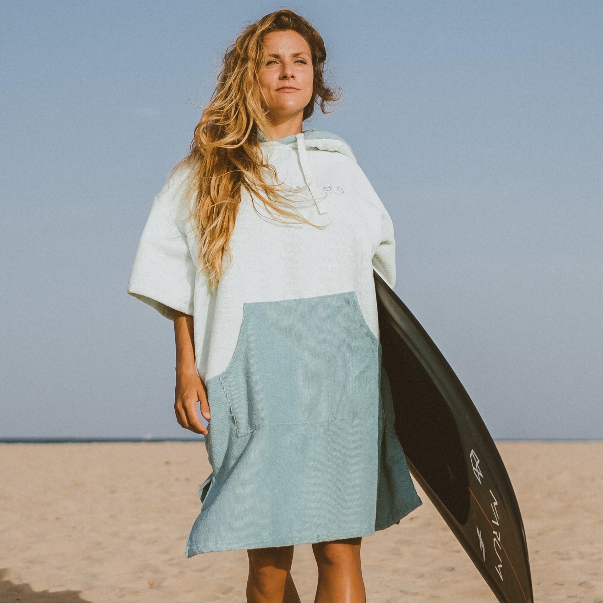VIVIDA LIFESTYLE Original Unisex Towel Changing Poncho Robe - Seafoam Green / Turquoise Teal