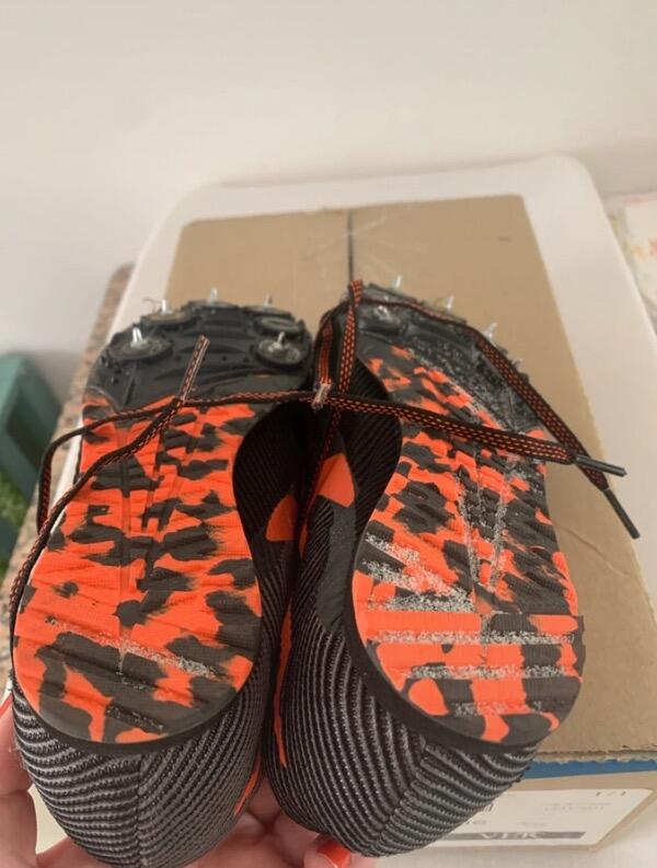 Tussen Particulieren - spikes loopschoenen 3/4