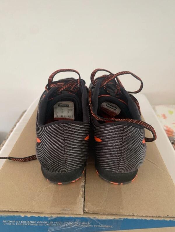Tussen Particulieren - spikes loopschoenen 2/4