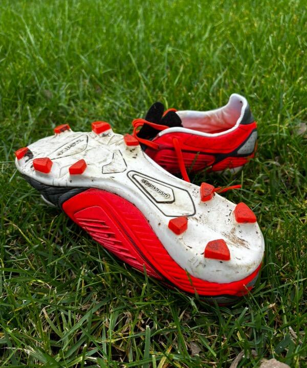 Tussen Particulieren - Grijs oranje voetbalschoenen 3/3
