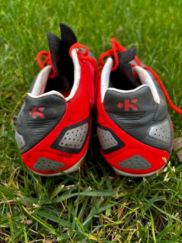 Tussen Particulieren - Grijs oranje voetbalschoenen 2/3