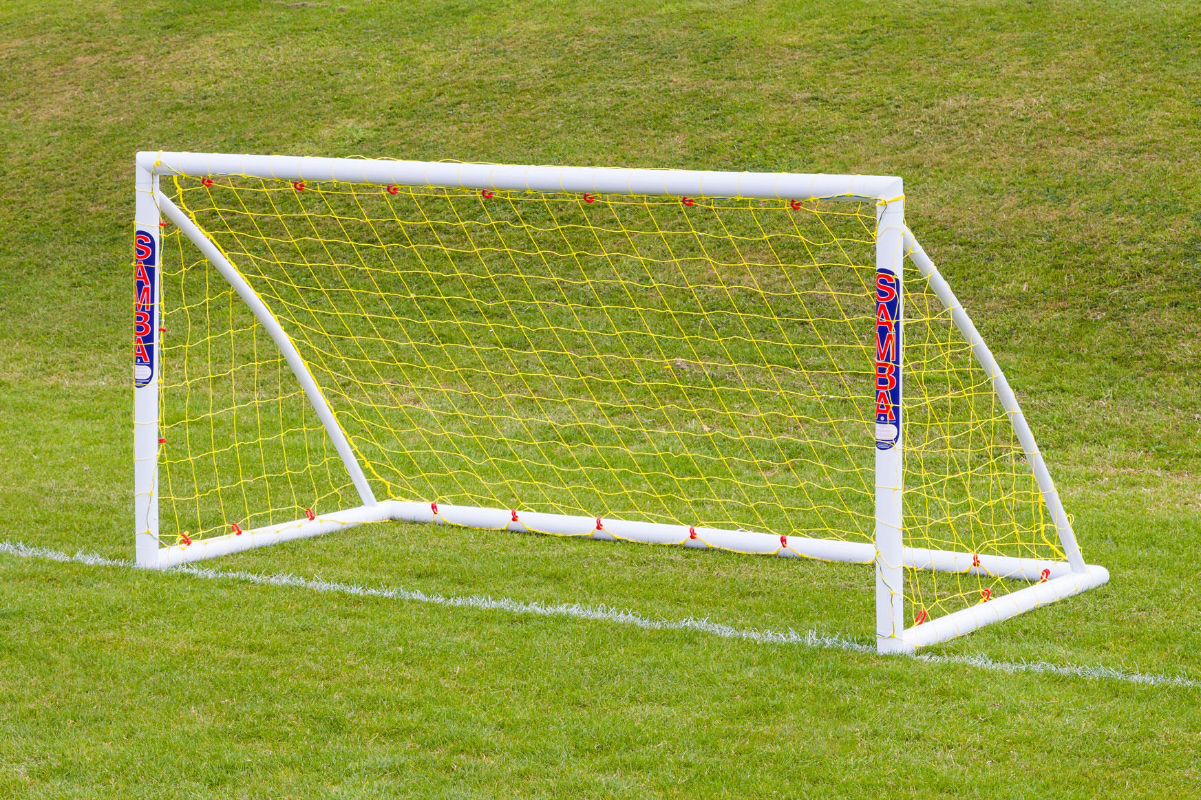 8ft x 4ft Trainer Football Goal WITH 5 Marker Cones 2/8