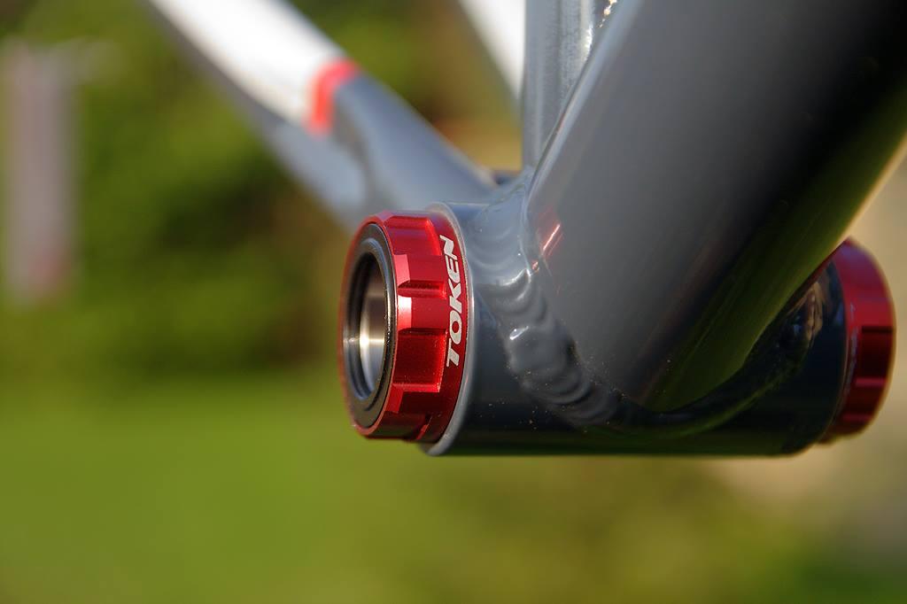 Suport rowerowy TOKEN TK888EX Rama BSA Korba Shimano 24mm lub SRAM GXP 24/22mm 4/5