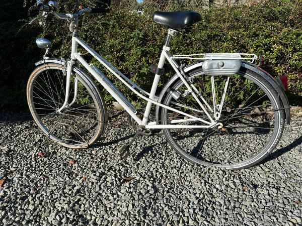 Entre Particuliers - Vieux vélo Peugeot pour dames 2/5