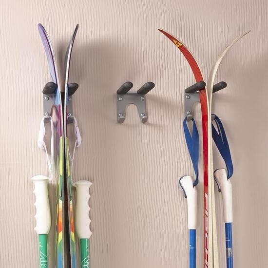 Crochet porte skis et bâtons