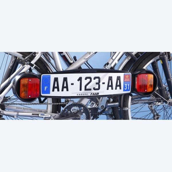 Portatarga con spina a 7 poli ideale per il portabici Peruzzo 2/2