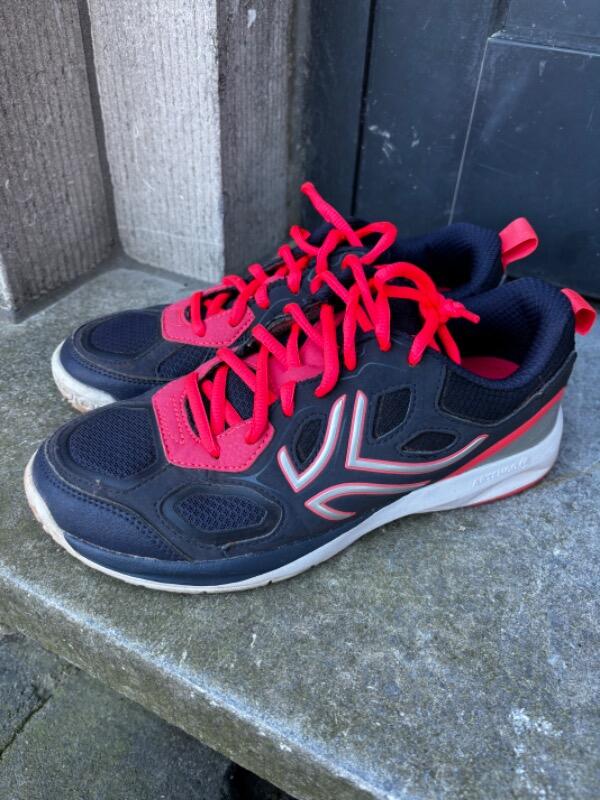 Entre Particuliers - Chaussures de tennis Artengo pour dames 1/4