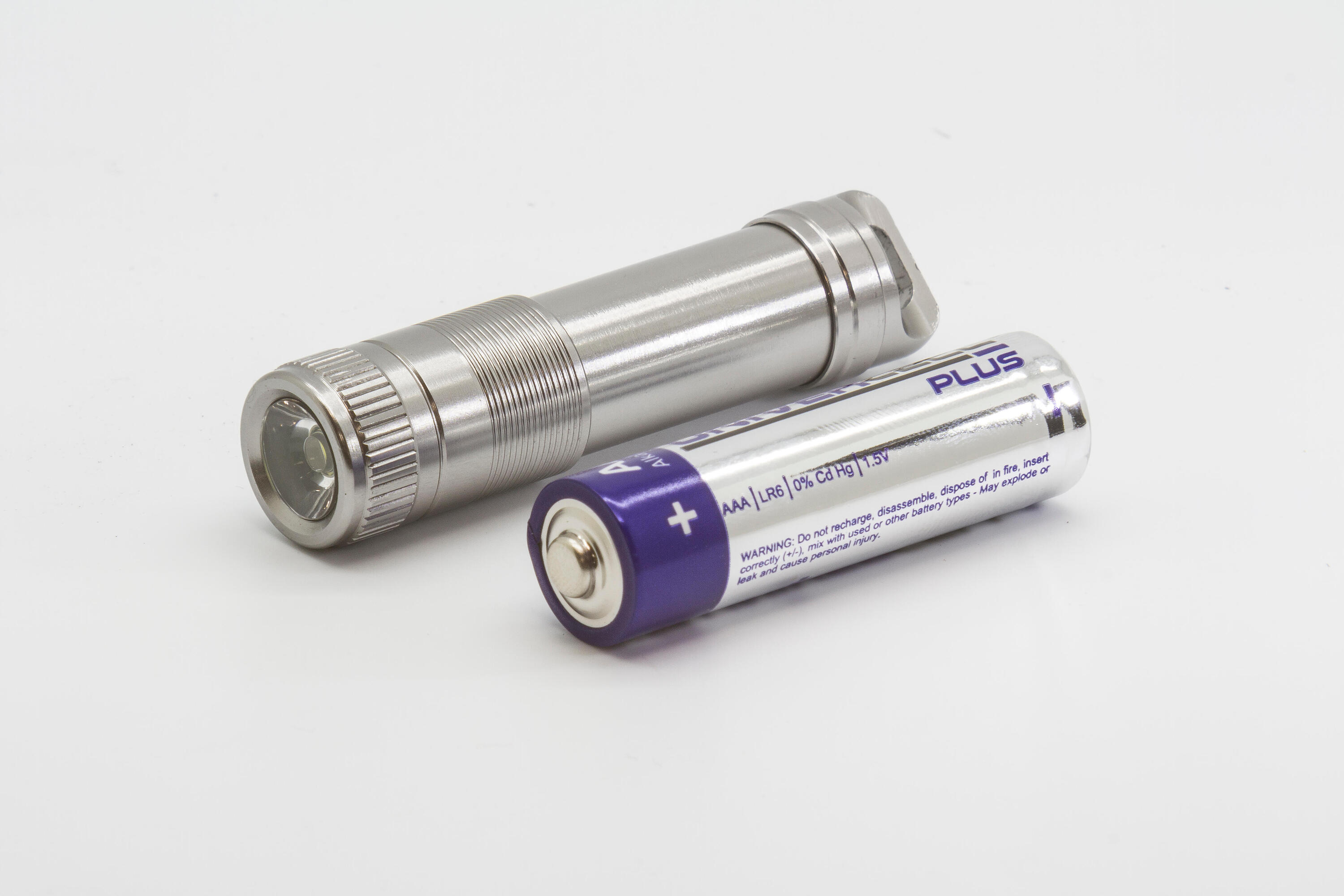 MICRO AAA - LA LINTERNA CON BATERÍA AAA MÁS PEQUEÑAS DEL MUNDO 2/4