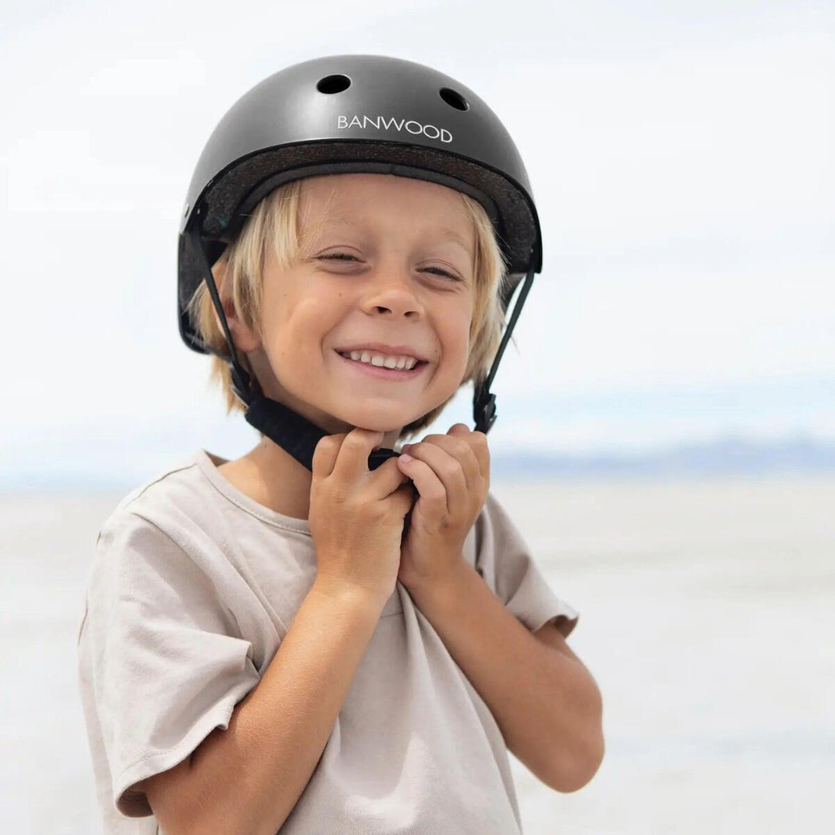 HELM ZWART ABS FIETSACCESSOIRES 3-7 JAAR BESCHERMING 3/3