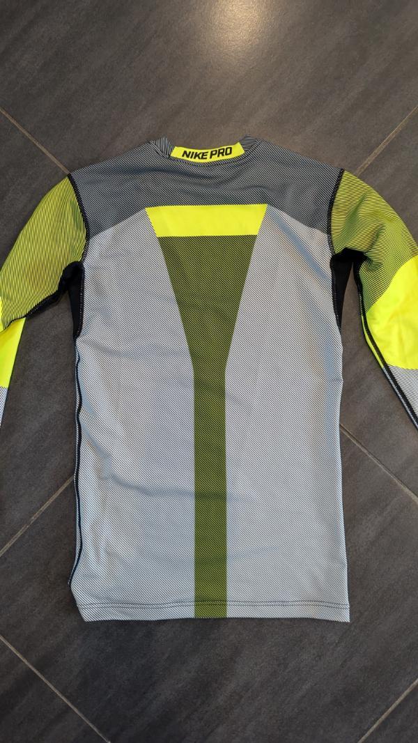 Entre Particuliers - T shirt manche longue Nike 2/4