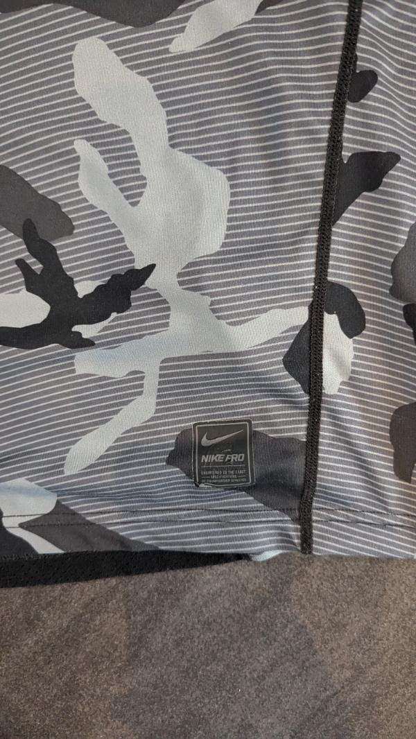 Tussen Particulieren - Heren-T-shirt Nike pro camo 2/4