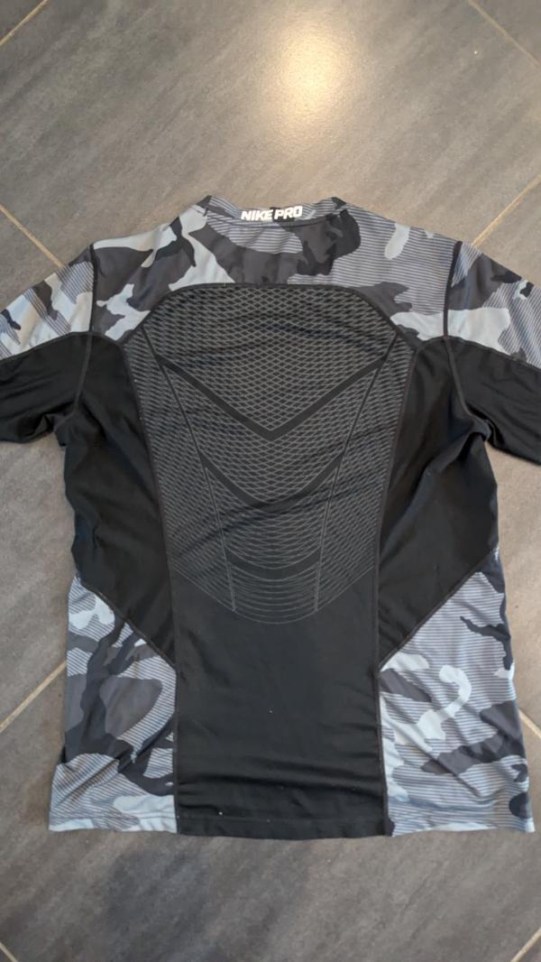 Tussen Particulieren - Heren-T-shirt Nike pro camo 3/4