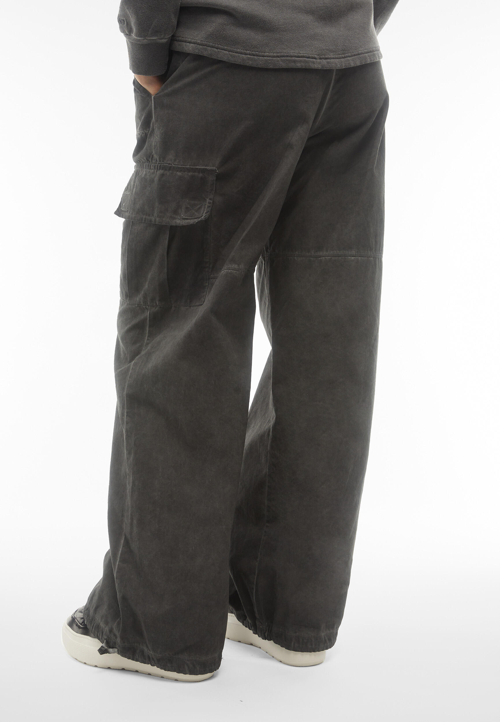 Pantaloni cargo in canvas tinto capo cold dyed 3/5