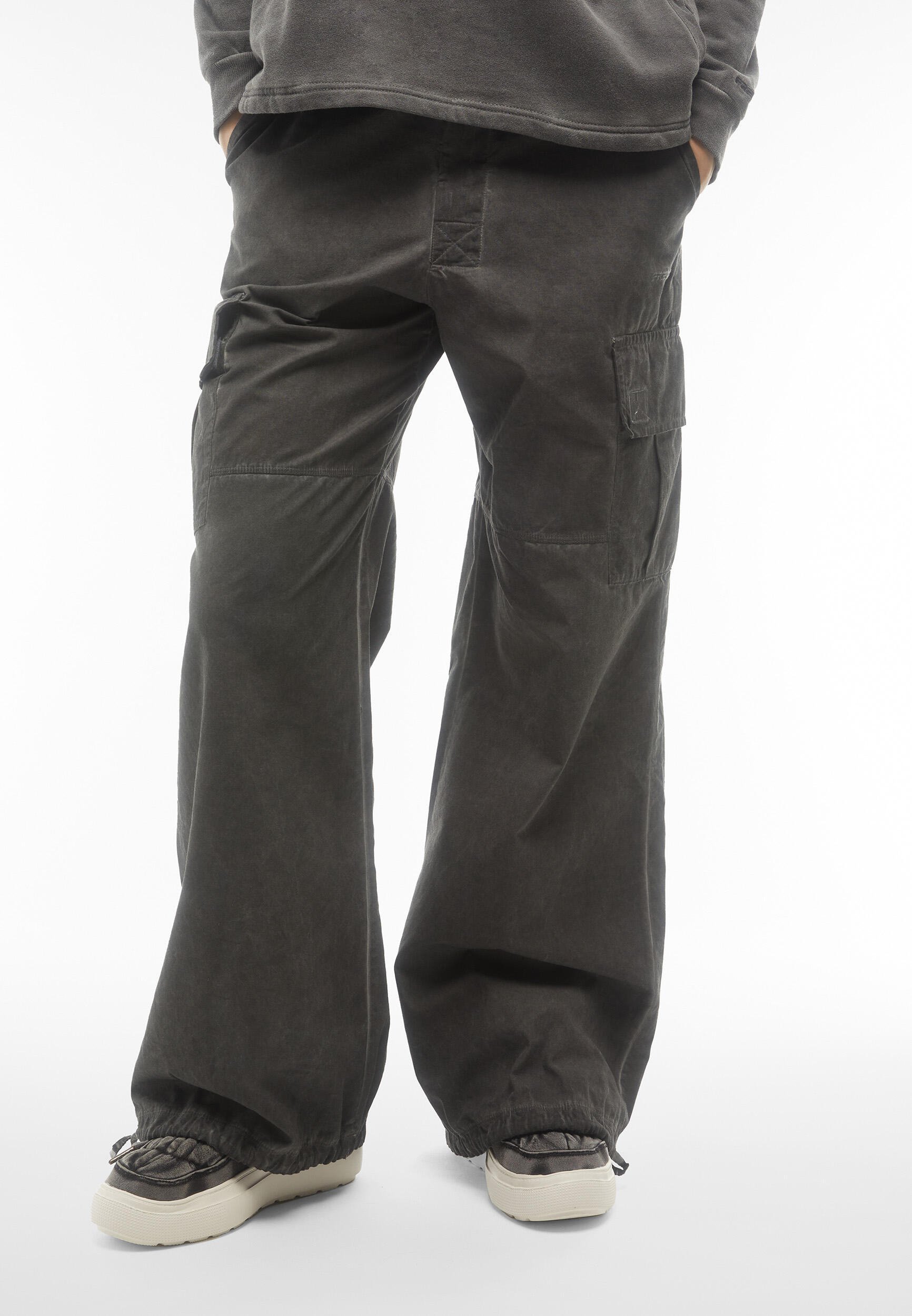 Pantaloni cargo in canvas tinto capo cold dyed 2/5