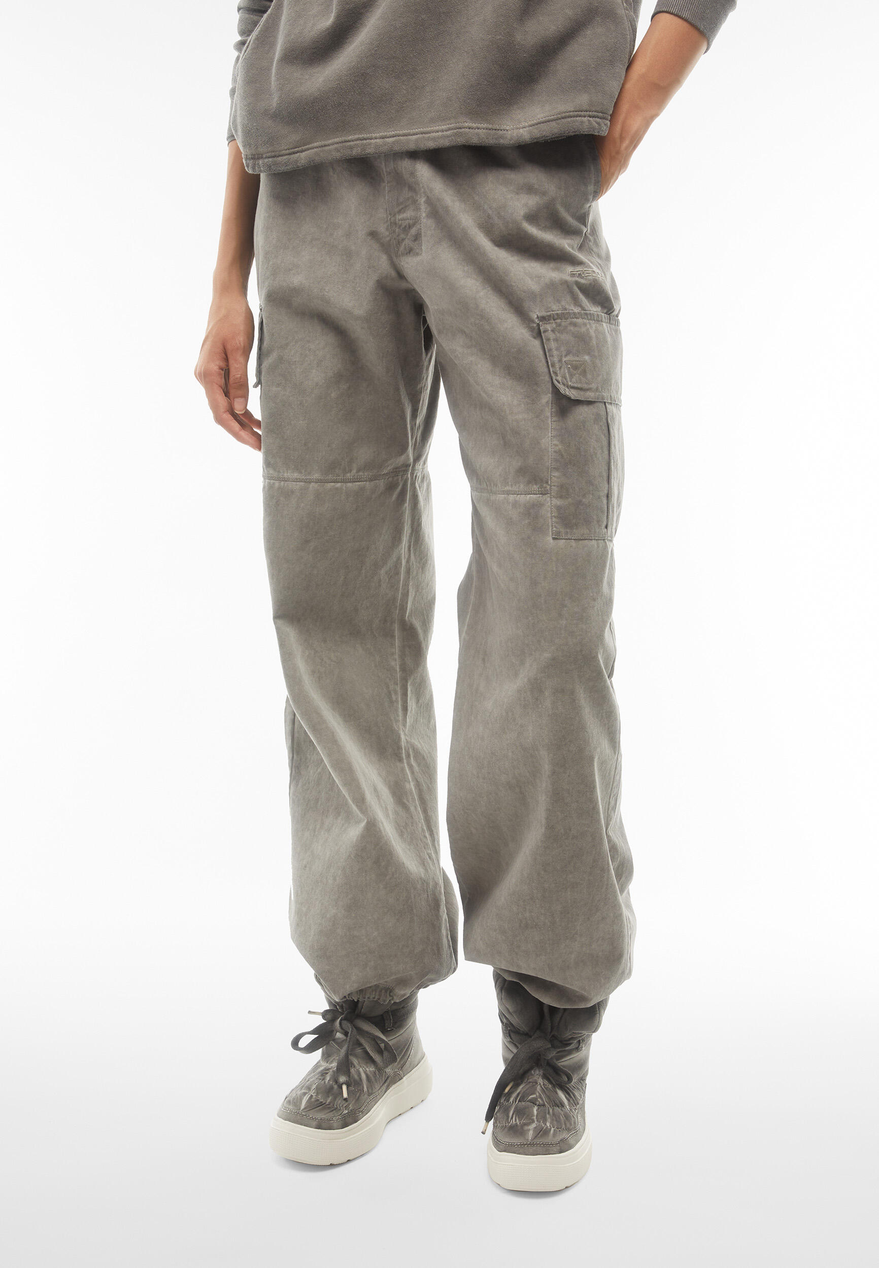 Pantaloni cargo in canvas tinto capo cold dyed 2/5