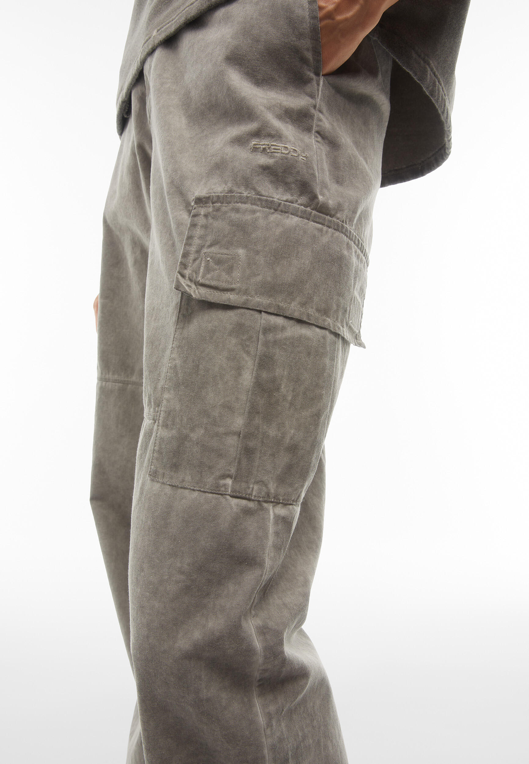 Pantaloni cargo in canvas tinto capo cold dyed 4/5