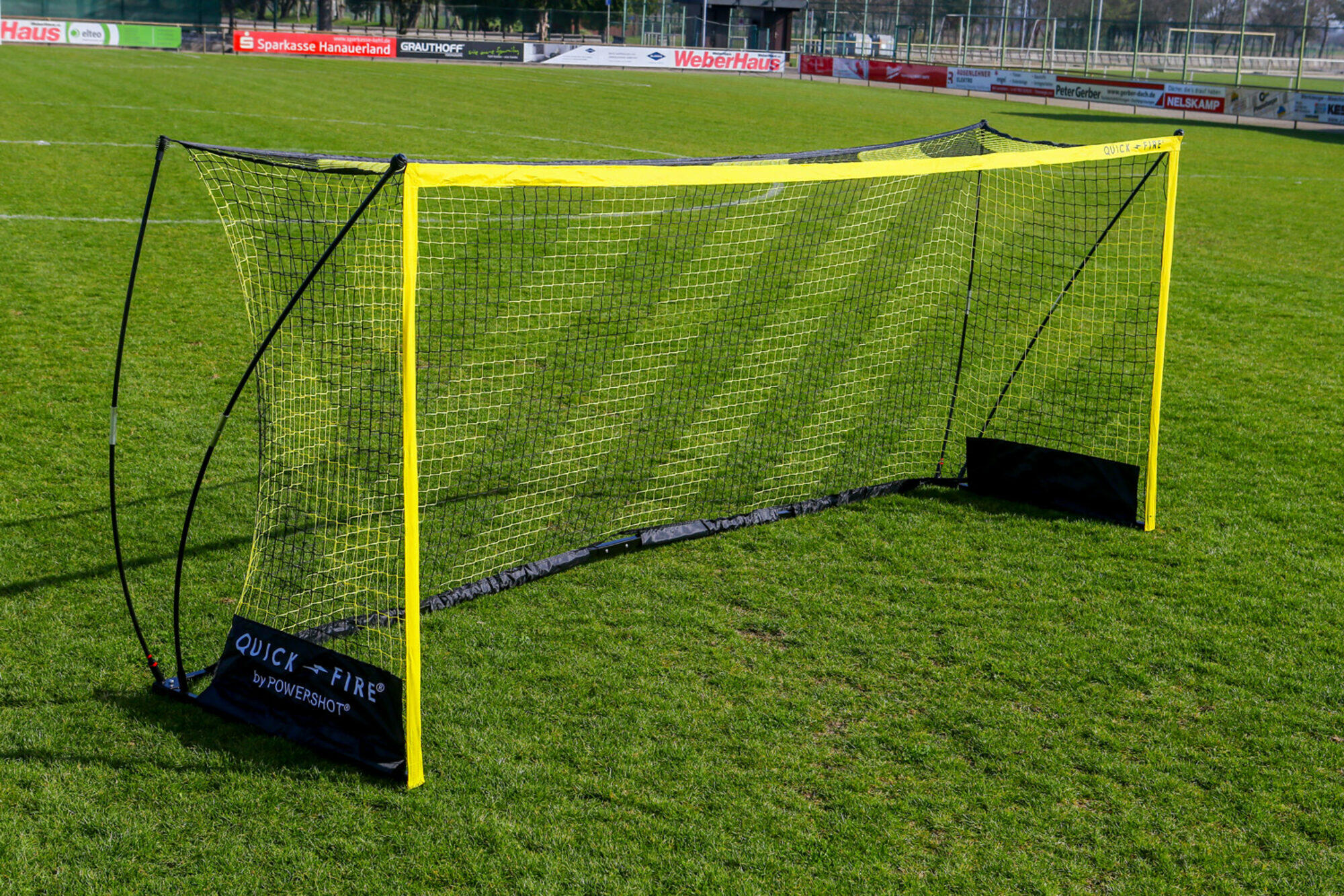 Bramka QuickFire 5,5 x 2,2 m - Samotestująca bramka do piłki nożnej plażowej